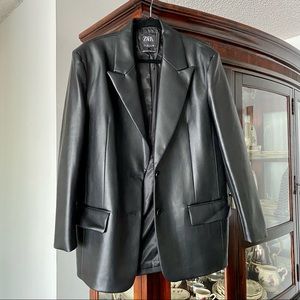 ZARA, SIZE L, A LITTLE OVERSIZED, FAUX LEATHER, BLACK BLAZER